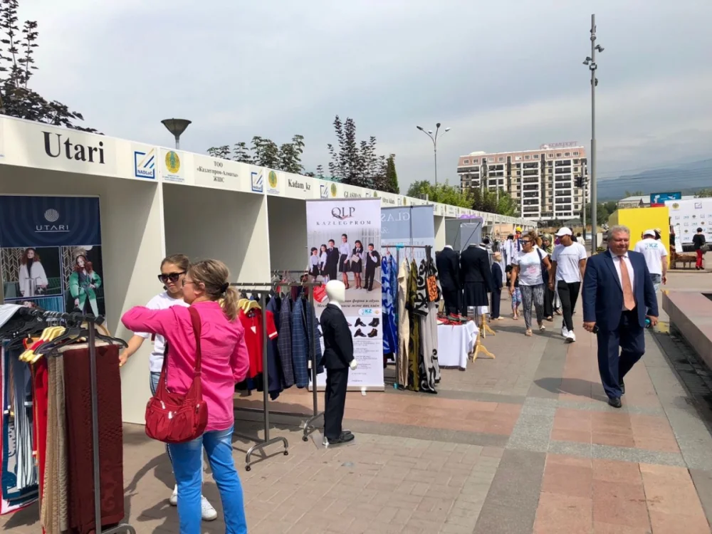 В АЛМАТЫ ОТКРЫЛАСЬ ЯРМАРКА ОТЕЧЕСТВЕННЫХ ТОВАРОВ НАРОДНОГО ПОТРЕБЛЕНИЯ