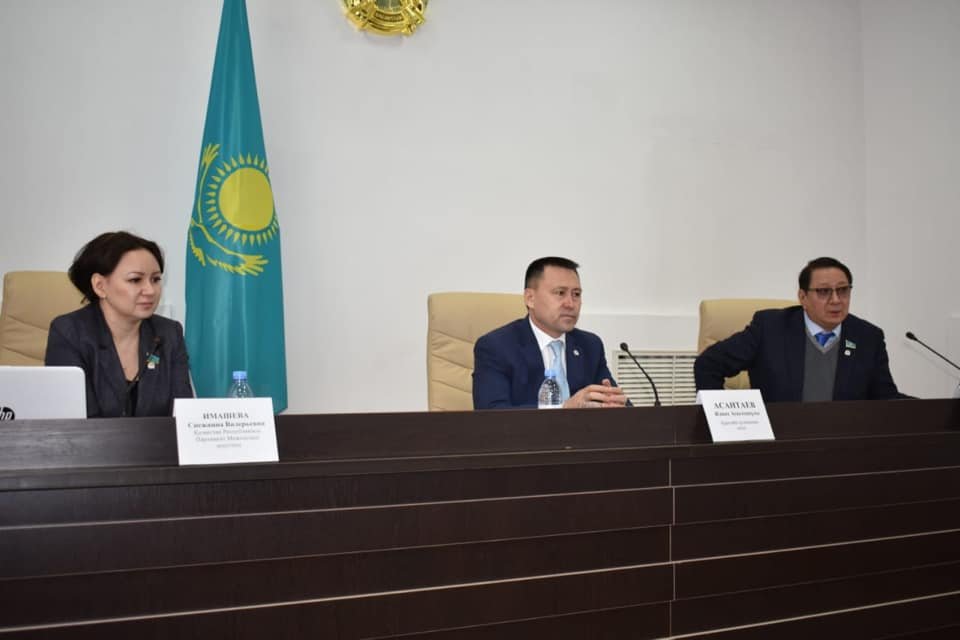 Депутаты Мажилиса встретились с каратобинцами