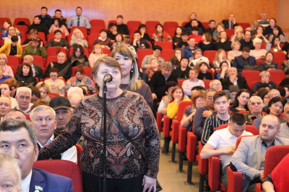 Аким города провел итоговую отчетную встречу с населением