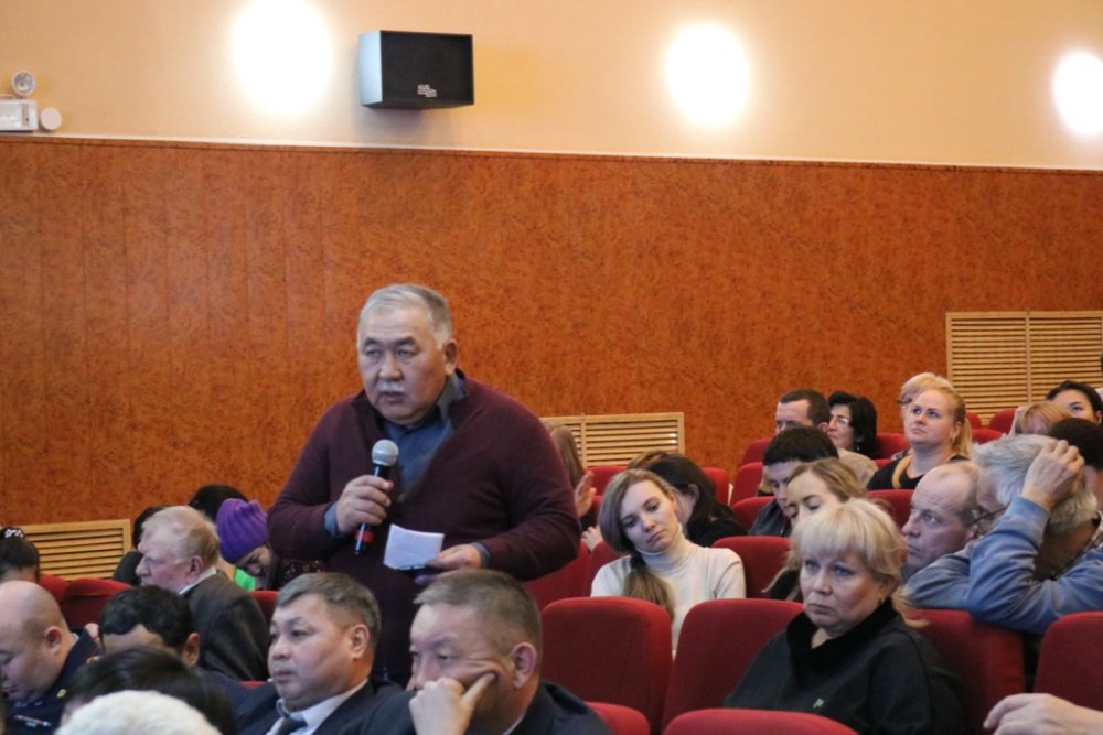 Аким города провел итоговую отчетную встречу с населением
