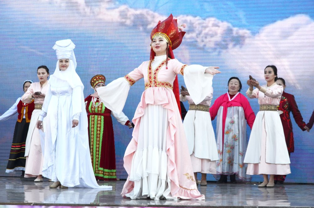 В слове «МЫ» – сто тысяч «Я»!