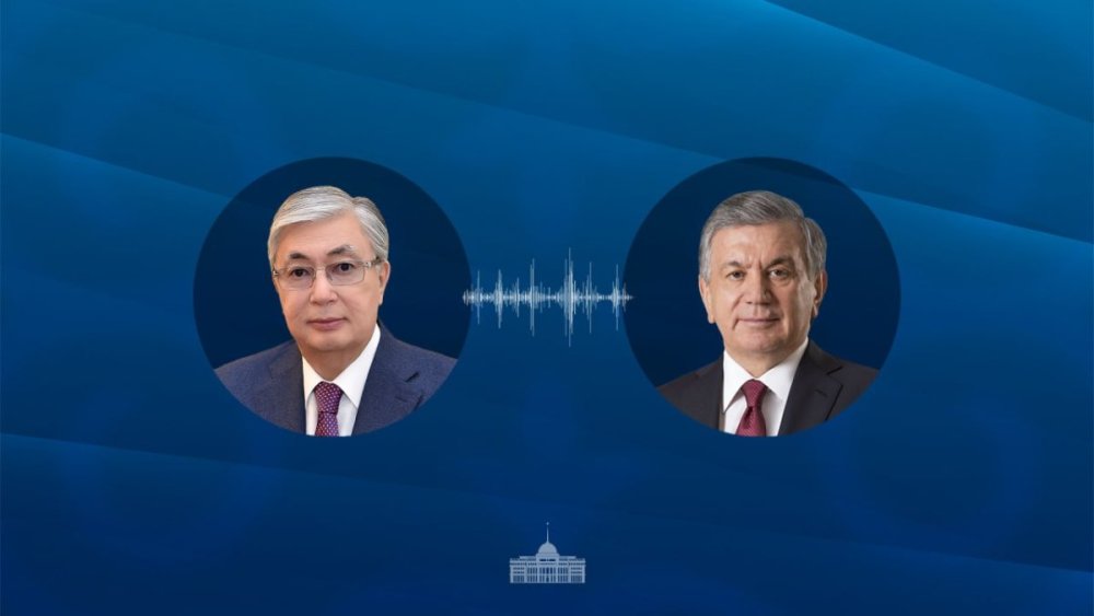Глава государства провел телефонный разговор с Президентом Узбекистана