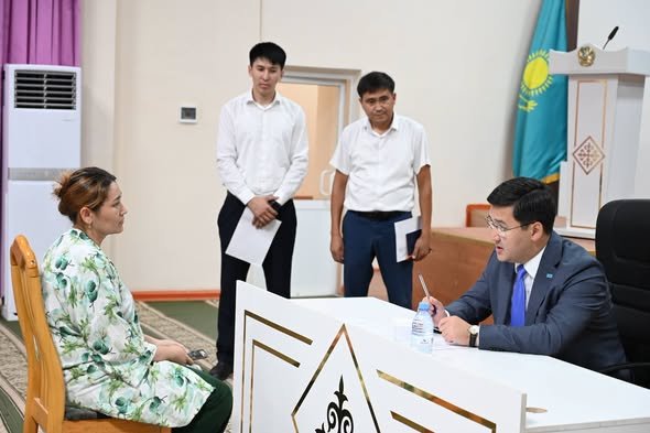 АКИМ РАЙОНА ПРОВЕЛ ЛИЧНЫЙ ПРИЕМ ГРАЖДАН