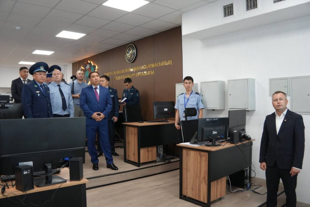 Вице-министр внутренних дел Сакен Сарсенов ознакомился с цифровыми проектами полиции Карагандинской области