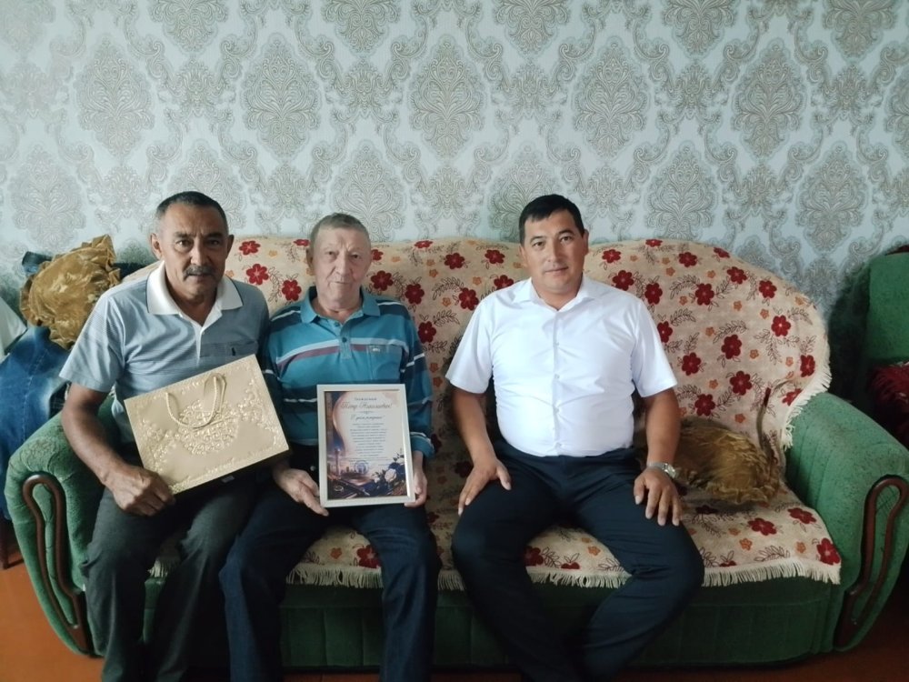 Будай Петр Николаевич отмечает свой 80-летний юбилей, ветеран труда, бывший председатель Сырымбетской сельской администрации.