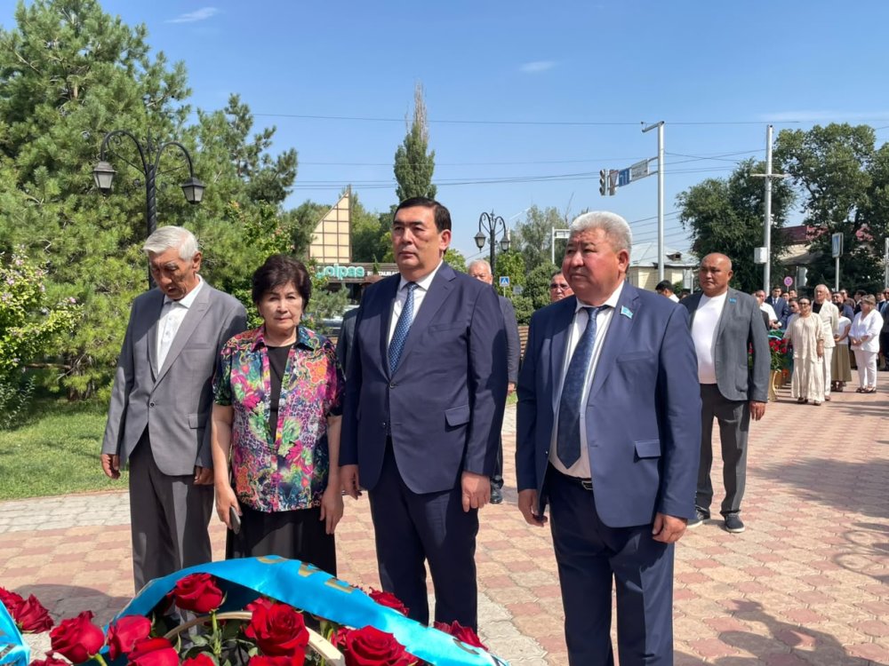 В Таразе почтили память Абая Кунанбаева