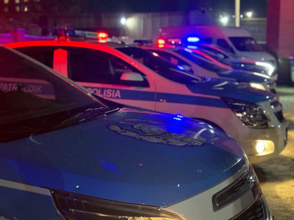 Полицейские Павлодара обеспечивают порядок на городской набережной