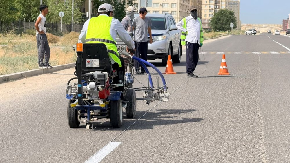 В Актау работы по содержанию автомобильных дорог проводятся на системной основе
