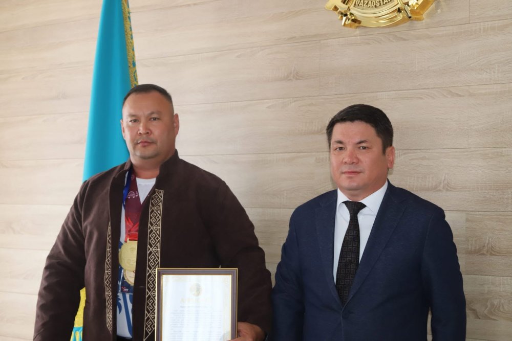 ГЛАВА РАЙОНА ПРИНЯЛ ЧЕМПИОНА АЗИИ