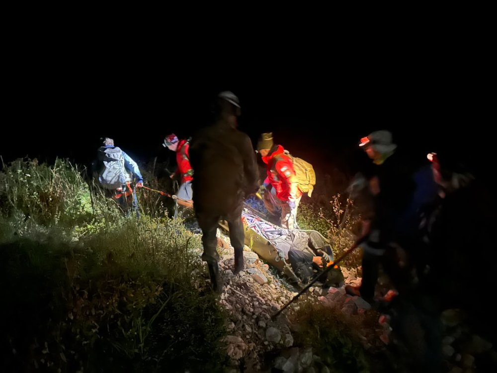 Спасатели МЧС нашли мужчину, заблудившегося в горах