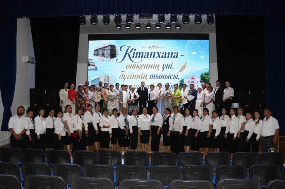 Сегодня в Шоптыкольском культурно-спортивном комплексе прошел праздничный вечер «библиотека – тон прошлого, дыхание настоящего, надежда будущего», посвященный 90-летию районной централизованной библиотечной системы.