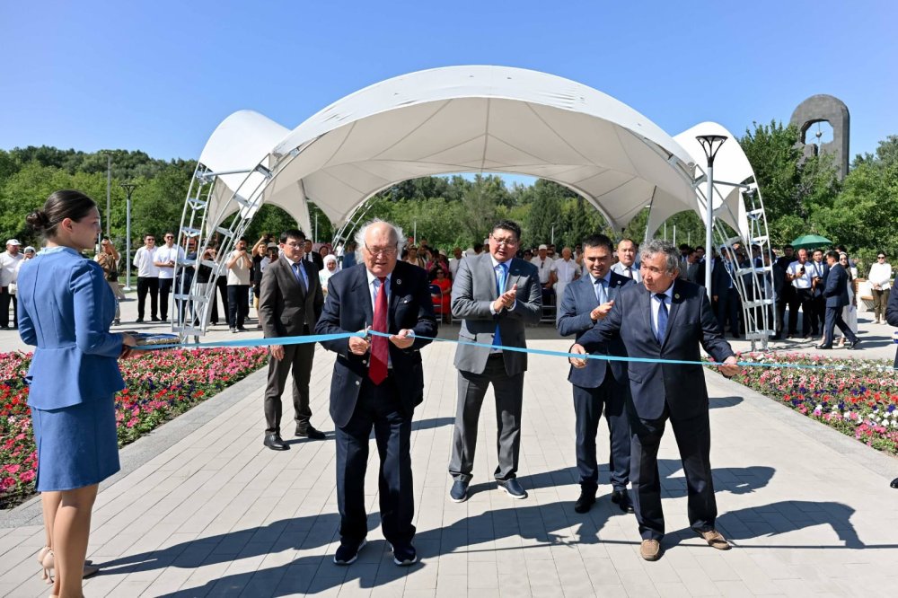 Торжественная церемония открытия Площади государственных символов — «Рәміздер алаңы»