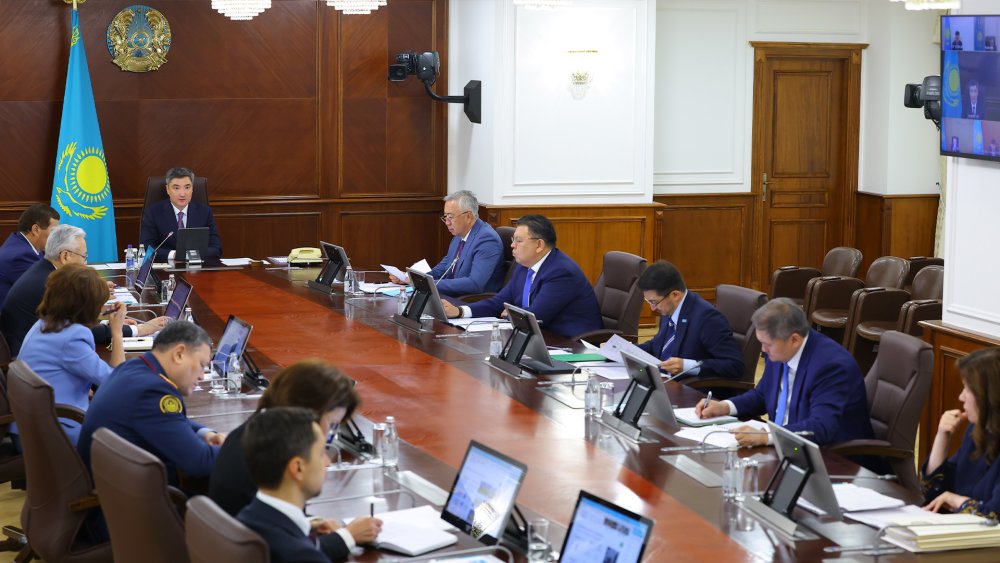 Заложенные в Конституции принципы «Закон и Порядок», «Адал азамат» и «Таза Қазақстан» должны находить практическое отражение в качестве образования – Олжас Бектенов