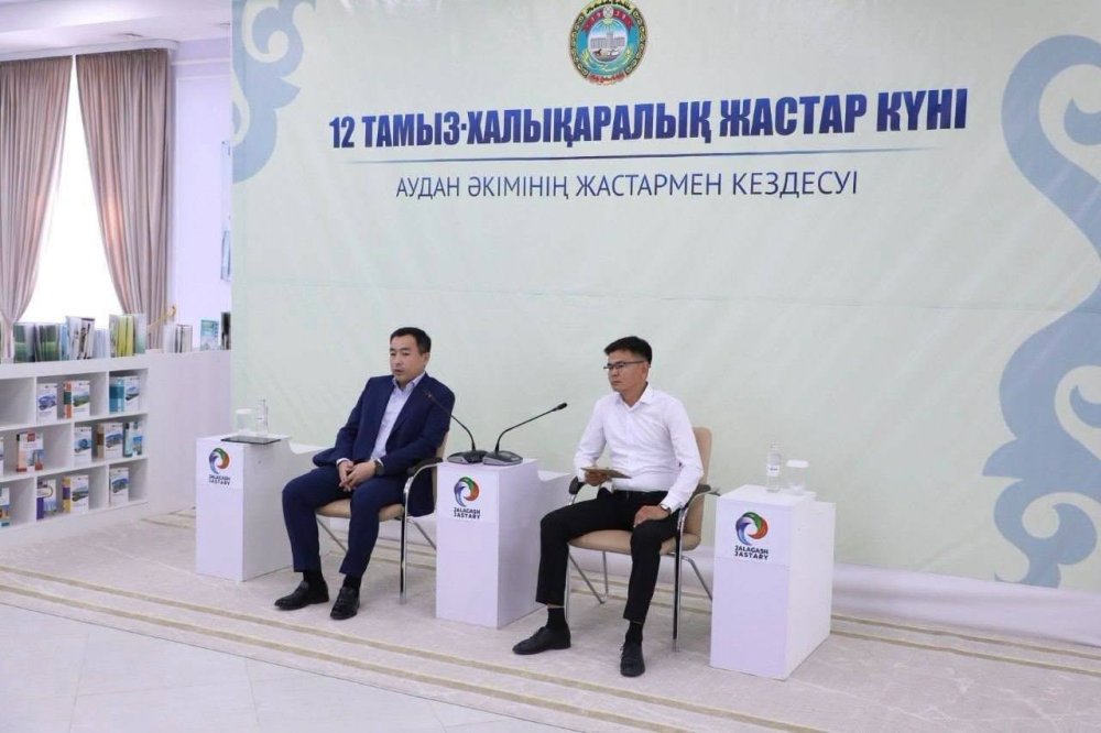 АКИМ РАЙОНА ВСТРЕТИЛСЯ С МОЛОДЕЖЬЮ В СВОБОДНОМ ФОРМАТЕ
