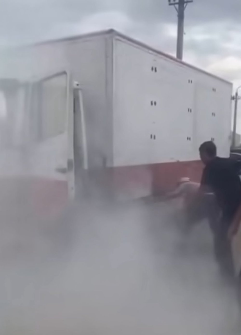 В Мангистау полицейские оперативно оказали помощь при возгорании автомобиля