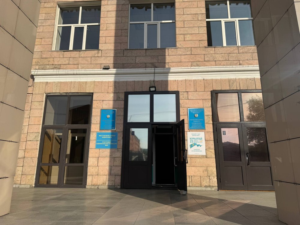 В Семее начали работу избирательные участки