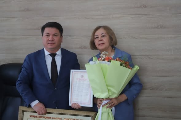 ПОЗДРАВИЛИ С ПЕНСИОННЫМ ВОЗРАСТОМ