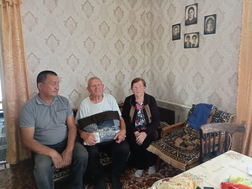 Сегодня совместно с Советом ветеранов поздравили Ефименко Василия Ивановича с 85-летним юбилеем!