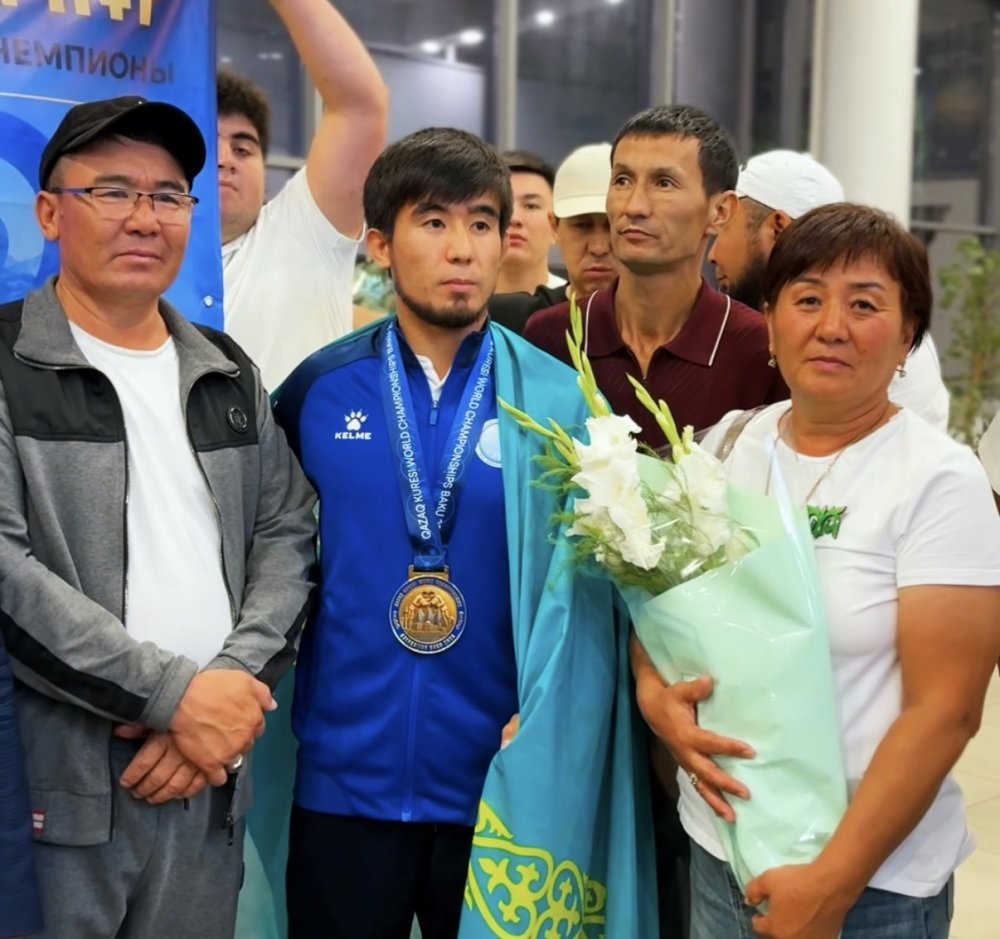 Чемпион мира Ернур Сулеймен вернулся на родину