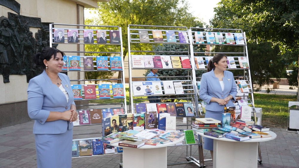 Открытая библиотечная вайб-акция «Книжный мир: площадка для думающего поколения»