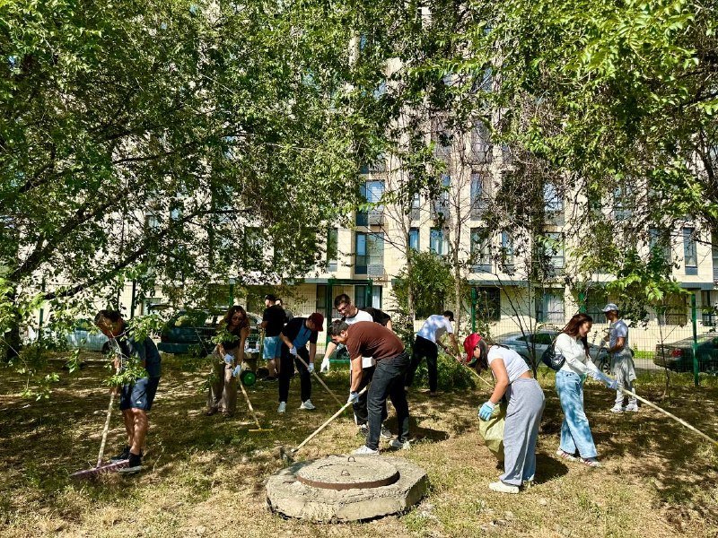 В АУЭЗОВСКОМ РАЙОНЕ БОЛЕЕ 600 ЧЕЛОВЕК ПРИНЯЛИ УЧАСТИЕ В СУББОТНИКЕ В РАМКАХ АКЦИИ «ТАЗА ЖАҒАЖАЙЛАР»