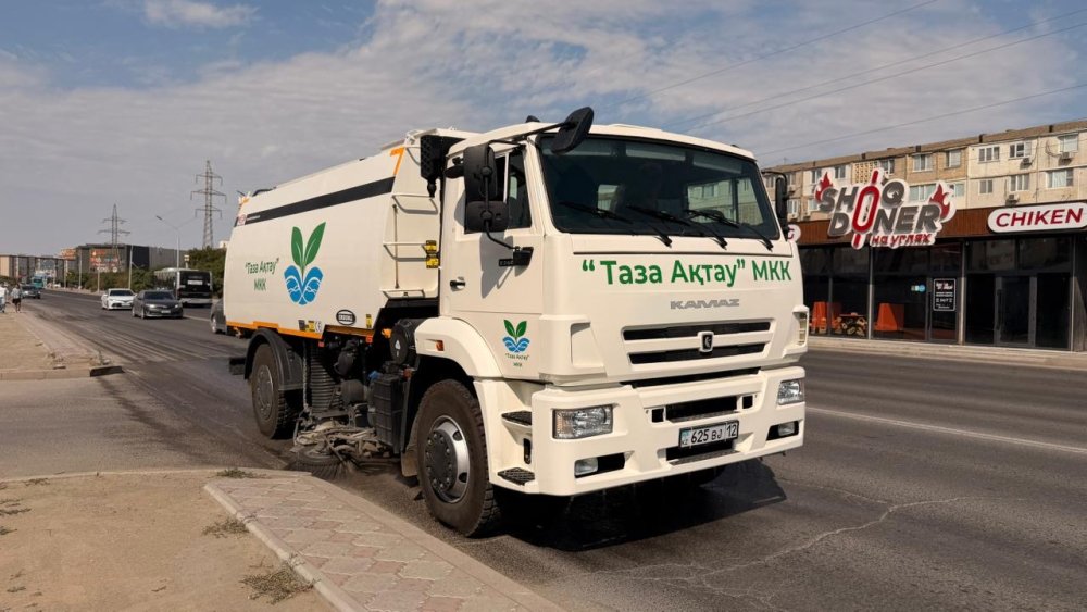 В Актау проводят санитарную уборку улиц