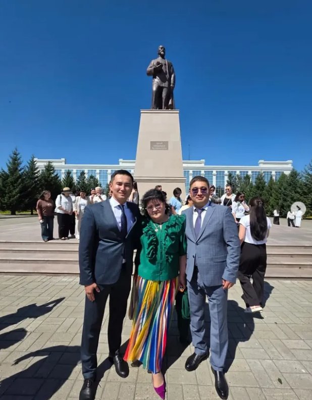 Принял участие в мероприятии с участием Акима области, посвящённом Дню Абая и наследию великого казахского мыслителя.