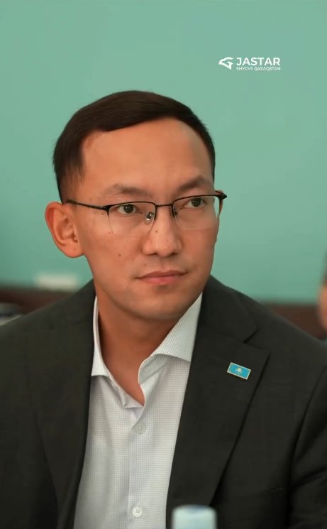 Член Молодёжного крыла «Еркіндік рухы» при Уполномоченном по правам человека в Республике Казахстан Алибеков А.А. проинформировал о проведённой совместной работе с уполномоченными государственными органами по защите прав работающей молодёжи в рамках круглого стола на тему безопасного поведения, трудоустройства и выезда за границу.