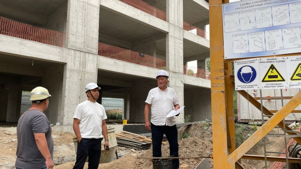 В Алматы по жалобе приостановлена эксплуатация башенного крана