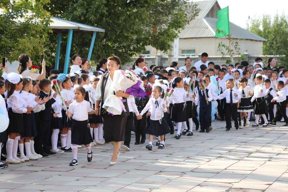 В МАКТААРАЛЬСКОМ РАЙОНЕ СОСТОЯЛАСЬ ТОРЖЕСТВЕННАЯ ЛИНЕЙКА, ПОСВЯЩЕННАЯ ДНЮ ЗНАНИЙ