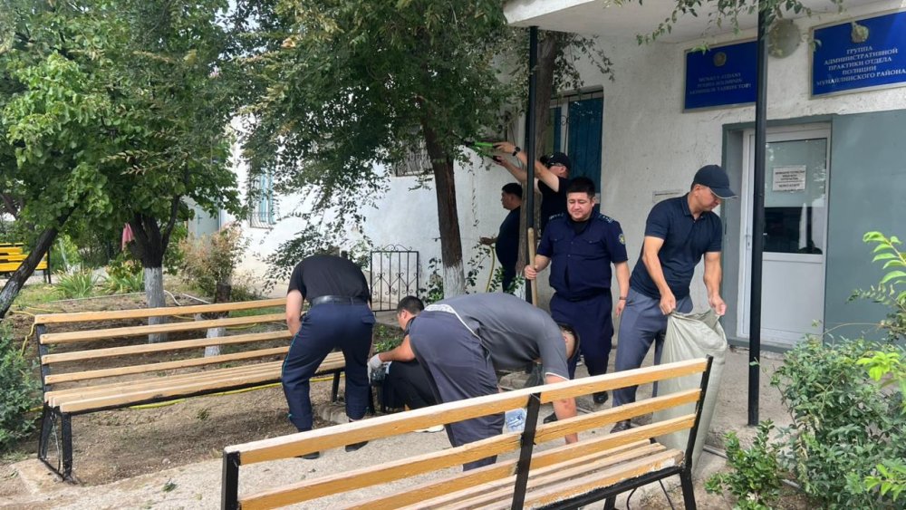 Сотрудники полиции Мунайлинского района приняли участие в субботнике в рамках акции «Таза Қазақстан»