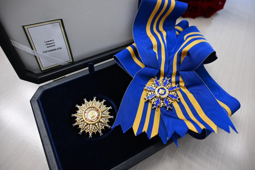 Народный писатель Казахстана Валерий Михайлов награжден орденом «Барыс» I степени