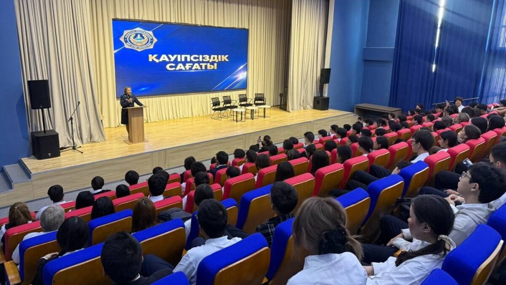 В школах столицы продолжается проведение "Часа безопасности"